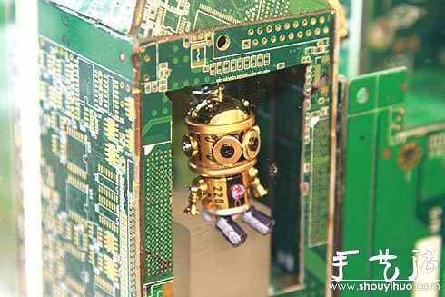 廢棄電腦零配件做成的創(chuàng)意飾品 -  rpnrmr.com