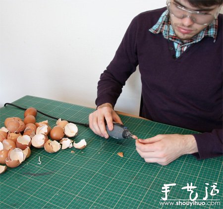 用雞蛋殼手工創(chuàng)作的小母雞 -  rpnrmr.com