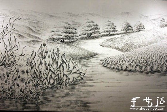 雙手蘸木炭細(xì)粉繪制的山水畫 -  rpnrmr.com