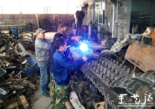 廢棄金屬DIY的“威震天”坦克 -  rpnrmr.com