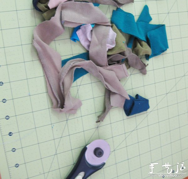 舊衣服動手DIY制作腳墊 -  rpnrmr.com