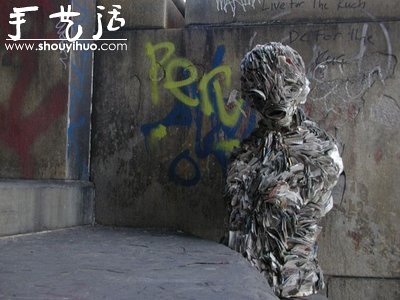 廢棄的報(bào)紙制作的折紙僵尸 -  rpnrmr.com