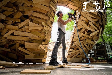 10000塊木板廢物利用DIY鳥(niǎo)巢外形的建筑 -  rpnrmr.com