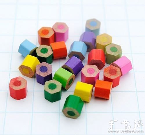 彩色鉛筆變廢為寶DIY漂亮項(xiàng)鏈的方法 -  rpnrmr.com