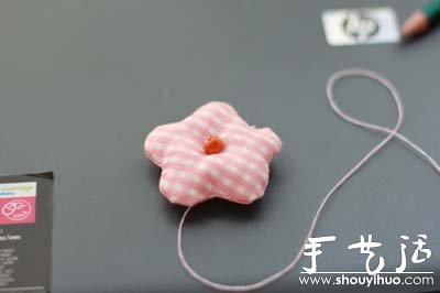 手工布藝制作裝飾小花的教程 -  rpnrmr.com