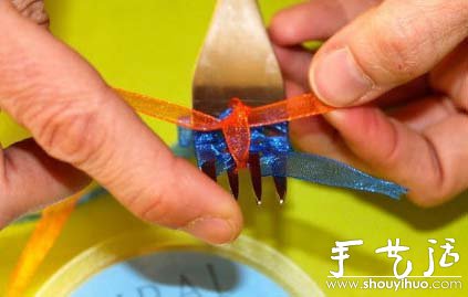 絲帶輕松制作蝴蝶結(jié)小飾物的教程 -  rpnrmr.com