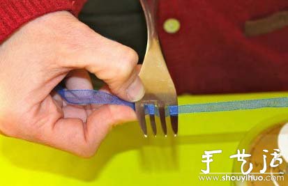 絲帶輕松制作蝴蝶結(jié)小飾物的教程 -  rpnrmr.com