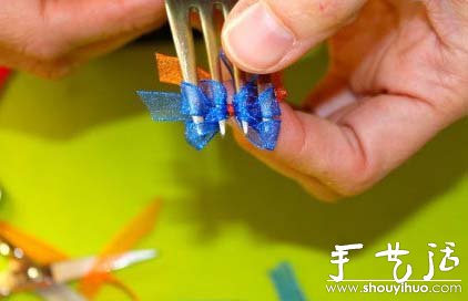 絲帶輕松制作蝴蝶結(jié)小飾物的教程 -  rpnrmr.com