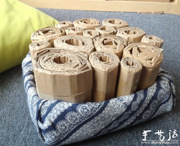硬紙板手工DIY小凳子的教程 -  rpnrmr.com