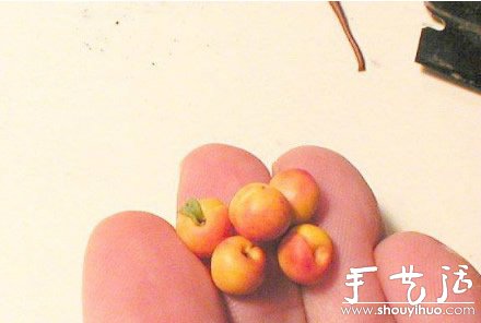 粘土制作微型桃子的教程 -  rpnrmr.com