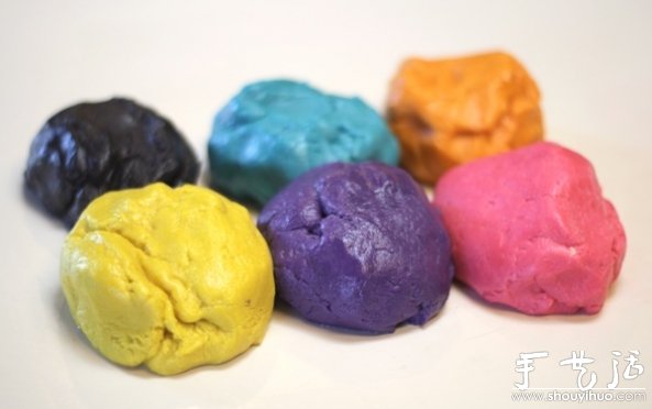 肚子里裝滿MM豆的彩虹小動(dòng)物做法 -  rpnrmr.com