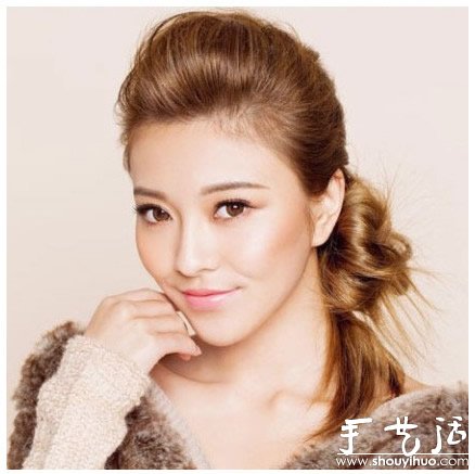 DIY簡(jiǎn)裝魚(yú)骨辮發(fā)型教程 -  rpnrmr.com
