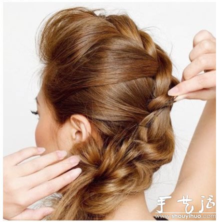 DIY簡(jiǎn)裝魚(yú)骨辮發(fā)型教程 -  rpnrmr.com