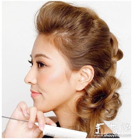 DIY簡(jiǎn)裝魚(yú)骨辮發(fā)型教程 -  rpnrmr.com