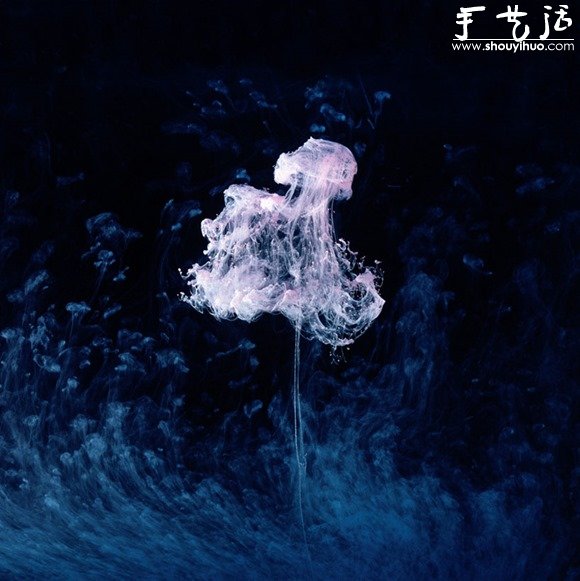 抓拍液體在水中的凝固瞬間 -  rpnrmr.com