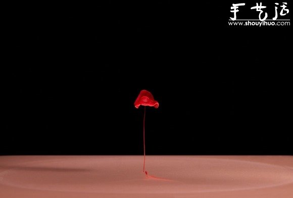 抓拍液體在水中的凝固瞬間 -  rpnrmr.com