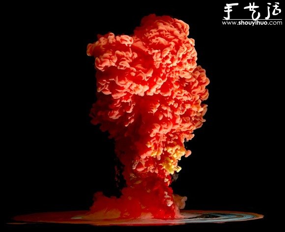 抓拍液體在水中的凝固瞬間 -  rpnrmr.com