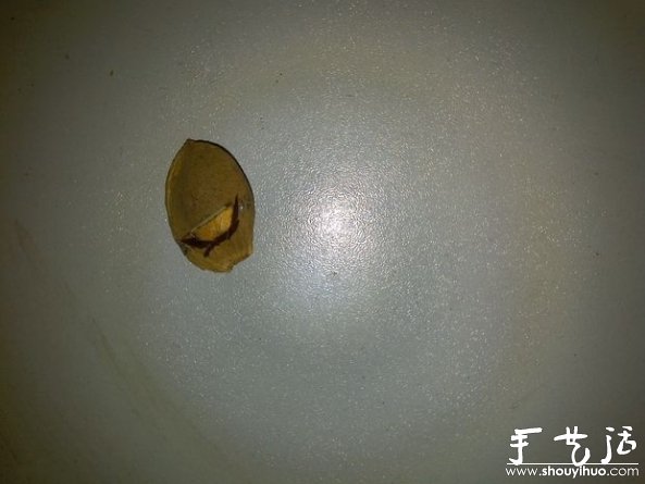 杏仁殼DIY項(xiàng)鏈吊墜的手工教程 -  rpnrmr.com