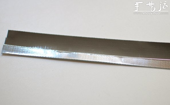 DIY超簡(jiǎn)單銀色膠帶手鐲 -  rpnrmr.com