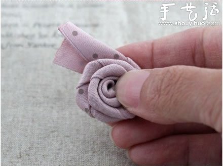 教你如何制作玫瑰花發(fā)繩發(fā)飾 -  rpnrmr.com