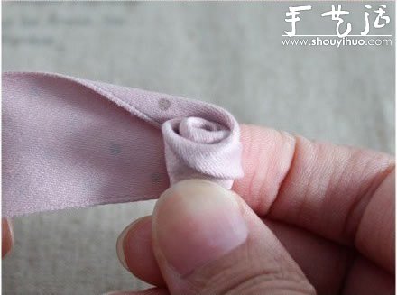 教你如何制作玫瑰花發(fā)繩發(fā)飾 -  rpnrmr.com
