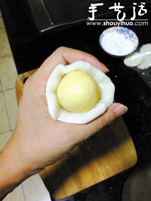 冰皮奶黃月餅的做法 -  rpnrmr.com