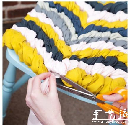 舊衣服DIY椅子坐墊的教程 -  rpnrmr.com