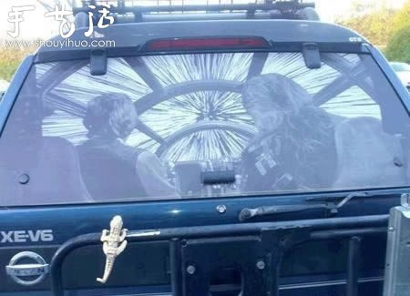 利用汽車上的灰塵創(chuàng)作的涂鴉作品 -  rpnrmr.com