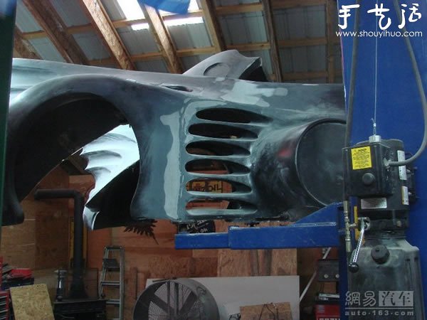 美國大叔破車改造 自制蝙蝠俠戰(zhàn)車 -  rpnrmr.com