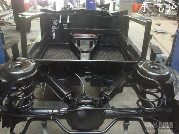 美國大叔破車改造 自制蝙蝠俠戰(zhàn)車 -  rpnrmr.com
