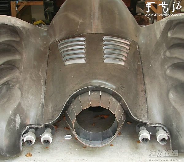 美國大叔破車改造 自制蝙蝠俠戰(zhàn)車 -  rpnrmr.com