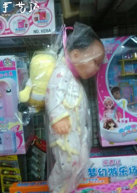老板，你把娃娃掛成這樣，不怕被誤會么！ -  rpnrmr.com