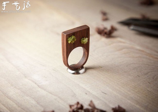 選用實(shí)心胡桃木雕刻制作的戒指 -  rpnrmr.com