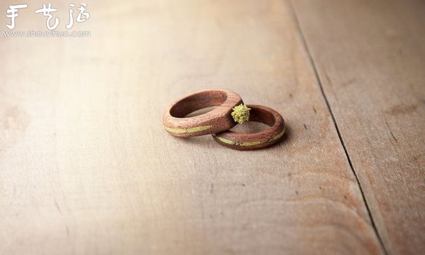 選用實(shí)心胡桃木雕刻制作的戒指 -  rpnrmr.com
