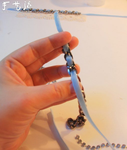 DIY制作絲帶花邊項(xiàng)鏈的教程 -  rpnrmr.com