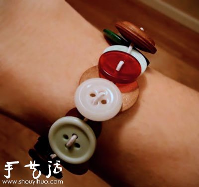 幼兒手工：DIY可愛的紐扣手鐲 -  rpnrmr.com