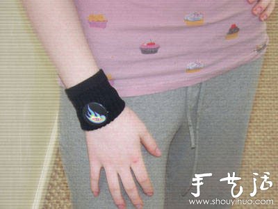 舊物改造：將舊襪子DIY成時尚護腕 -  rpnrmr.com