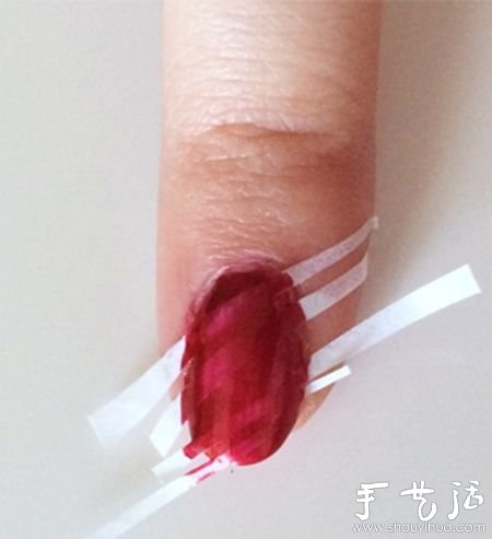 甜美又時(shí)尚 糖果風(fēng)條紋美甲簡易DIY -  rpnrmr.com