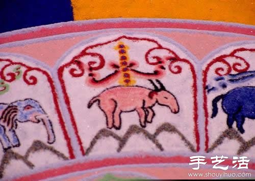 “繁華，不過(guò)是一掬細(xì)沙” 沙子繪制的佛學(xué)圖案  -  rpnrmr.com