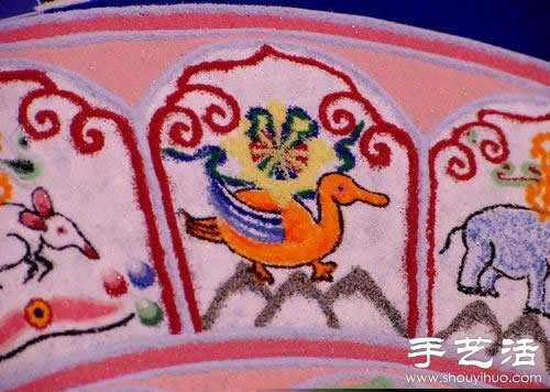 “繁華，不過(guò)是一掬細(xì)沙” 沙子繪制的佛學(xué)圖案  -  rpnrmr.com