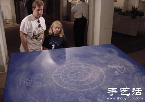 “繁華，不過(guò)是一掬細(xì)沙” 沙子繪制的佛學(xué)圖案  -  rpnrmr.com