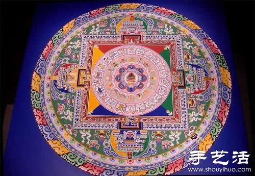 “繁華，不過(guò)是一掬細(xì)沙” 沙子繪制的佛學(xué)圖案  -  rpnrmr.com