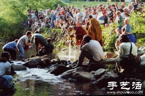 “繁華，不過(guò)是一掬細(xì)沙” 沙子繪制的佛學(xué)圖案  -  rpnrmr.com