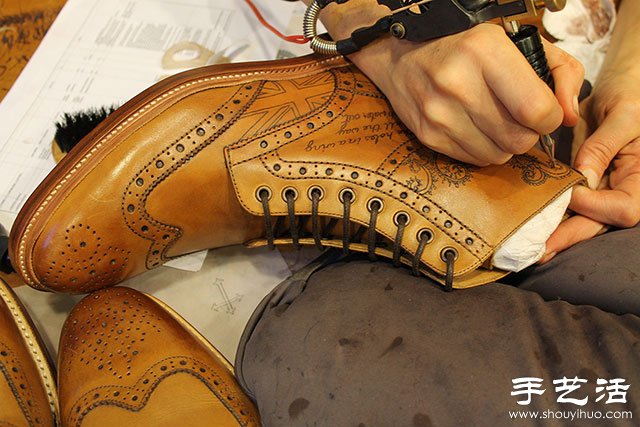 紋身藝術(shù)在皮靴上的運(yùn)用 -  rpnrmr.com