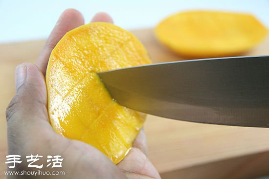 芒果丁的切法 教你如何切出漂亮的芒果丁  -  rpnrmr.com