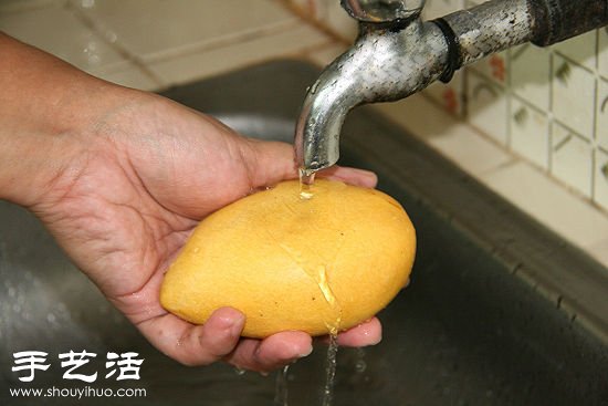 芒果丁的切法 教你如何切出漂亮的芒果丁  -  rpnrmr.com