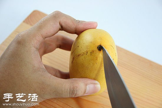 芒果丁的切法 教你如何切出漂亮的芒果丁  -  rpnrmr.com