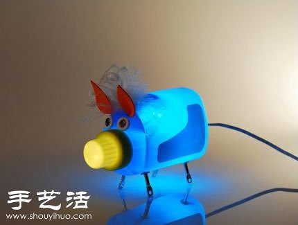 洗衣液塑料瓶廢物利用DIY搞笑豬臺(tái)燈 -  rpnrmr.com