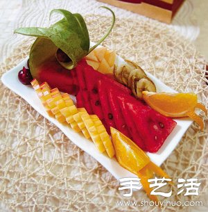 西瓜+哈蜜瓜+蘋果+提子+香蕉 水果拼盤的做法 -  rpnrmr.com