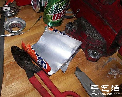 易拉罐廢物利用手工制作百合花 -  rpnrmr.com